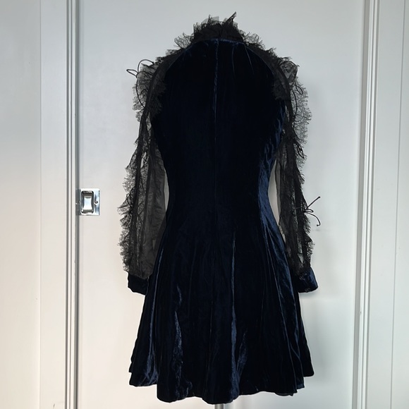Stunning navy velvet and lace dress - Picture 10 of 15